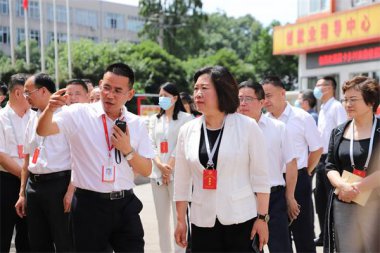 �������ຼ�^(q��)�˴�ί������У�_չ��(w��n)���ʹ��M(j��n)�͘I(y��)�������(xi��ng)ҕ��