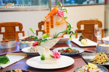 ��ҹ���Ʒչʾ|���F(tu��n)�A�������g�q��