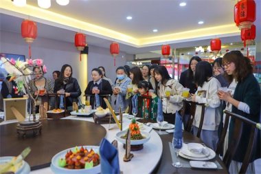 �L��С�W(xu��)�������|���I(y��)�W(xu��)У�e�k�����ˋDŮ��(ji��)���F(tu��n)�����(d��ng)