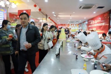 ̫���ЌW(xu��)�������|���I(y��)�W(xu��)У�e�k�����ˋDŮ��(ji��)���F(tu��n)�����(d��ng)