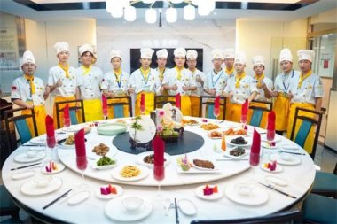 ���ˡ��롱Ȼ�Ą�(d��ng)���в����A�ο���