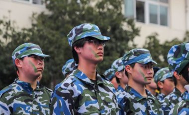 ܊Ӗ(x��n)����(d��ng)�r(sh��)���ഺչ�L(f��ng)����׌�҂��۽�܊Ӗ(x��n)�F(xi��n)����