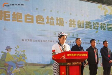 �ܽ^��ɫ��������������У�@��׌�҂�һ����������������