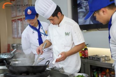 �����|����W(xu��)У�������N�M(j��n)У�@�߃�(y��u)�㮅�I(y��)�W(xu��)�ӽ������A�M�Y(ji��)��