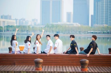 �����z�W(xu��)���W(xu��)�����L(zh��ng)�e�����ŗ����@�l·�ȴ򹤸���ǰ;